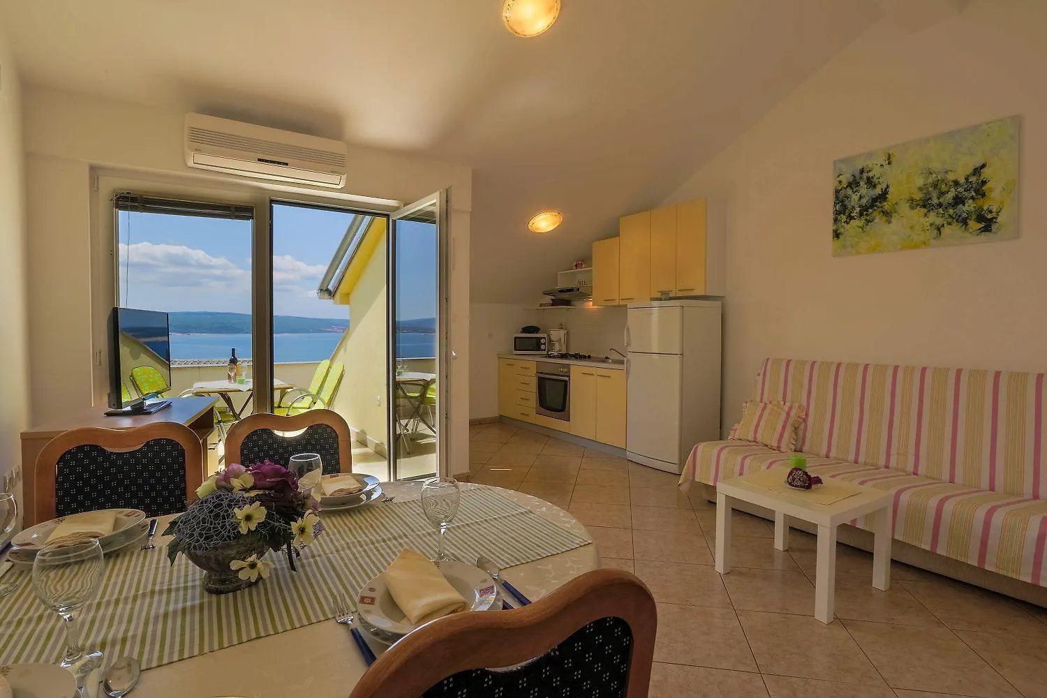Beeindruckendes Apartment Mit Dachterrasse, Meerblick, Elektrogrill - Nur 350 Meter Zum Strand Dramalj 0*,  Croatia